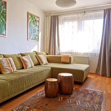 Cozyhome Retro Apartment Братислава Екстер'єр фото