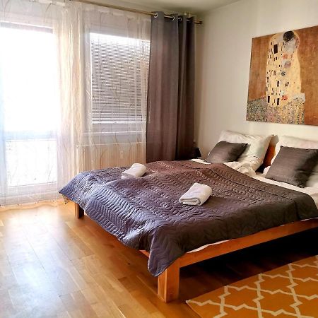 Cozyhome Retro Apartment Братислава Екстер'єр фото