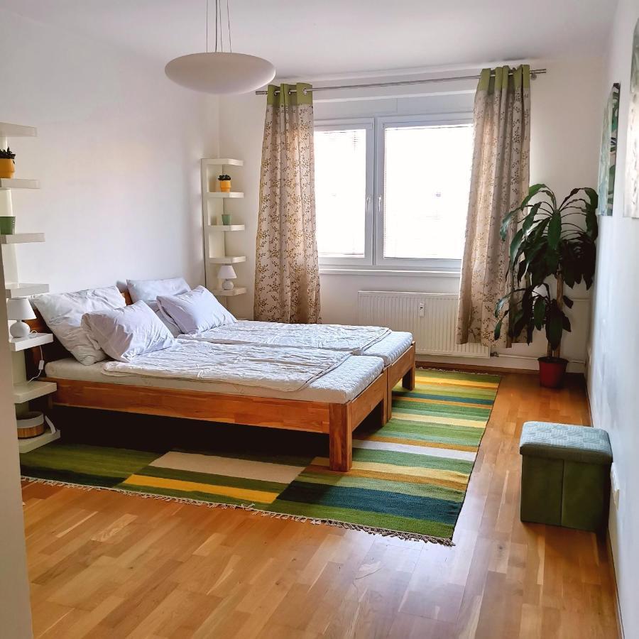 Cozyhome Retro Apartment Братислава Екстер'єр фото