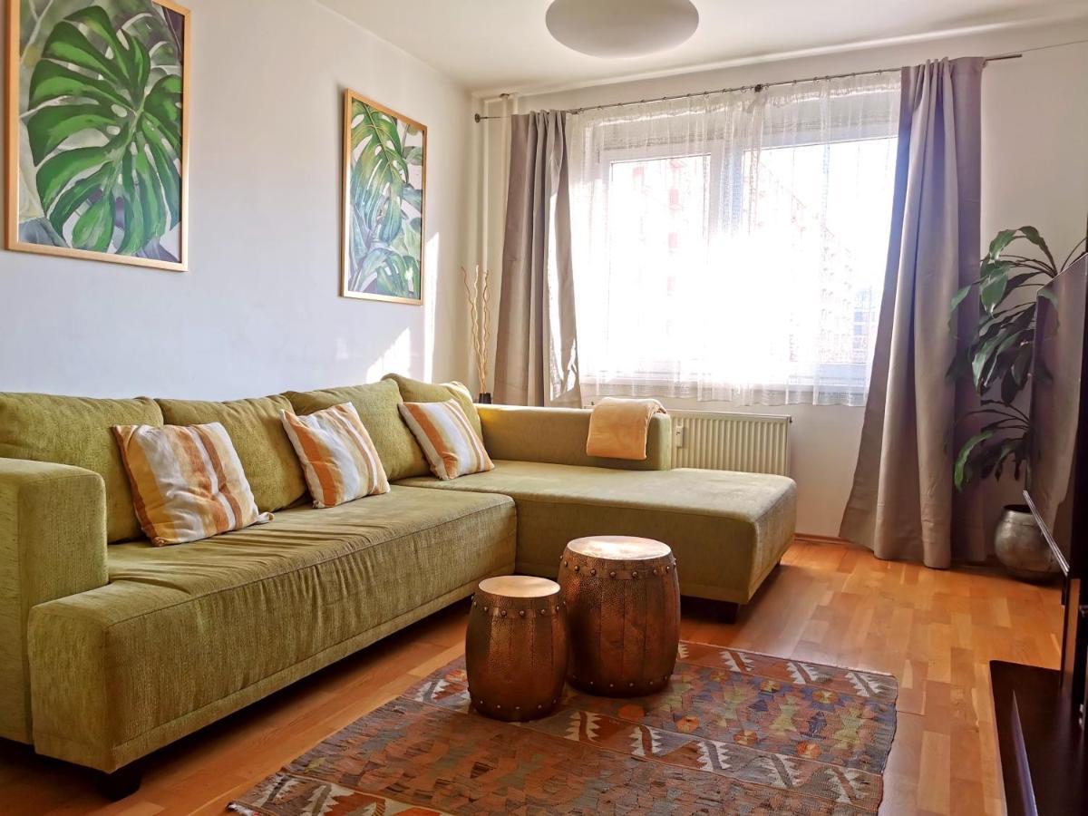 Cozyhome Retro Apartment Братислава Екстер'єр фото