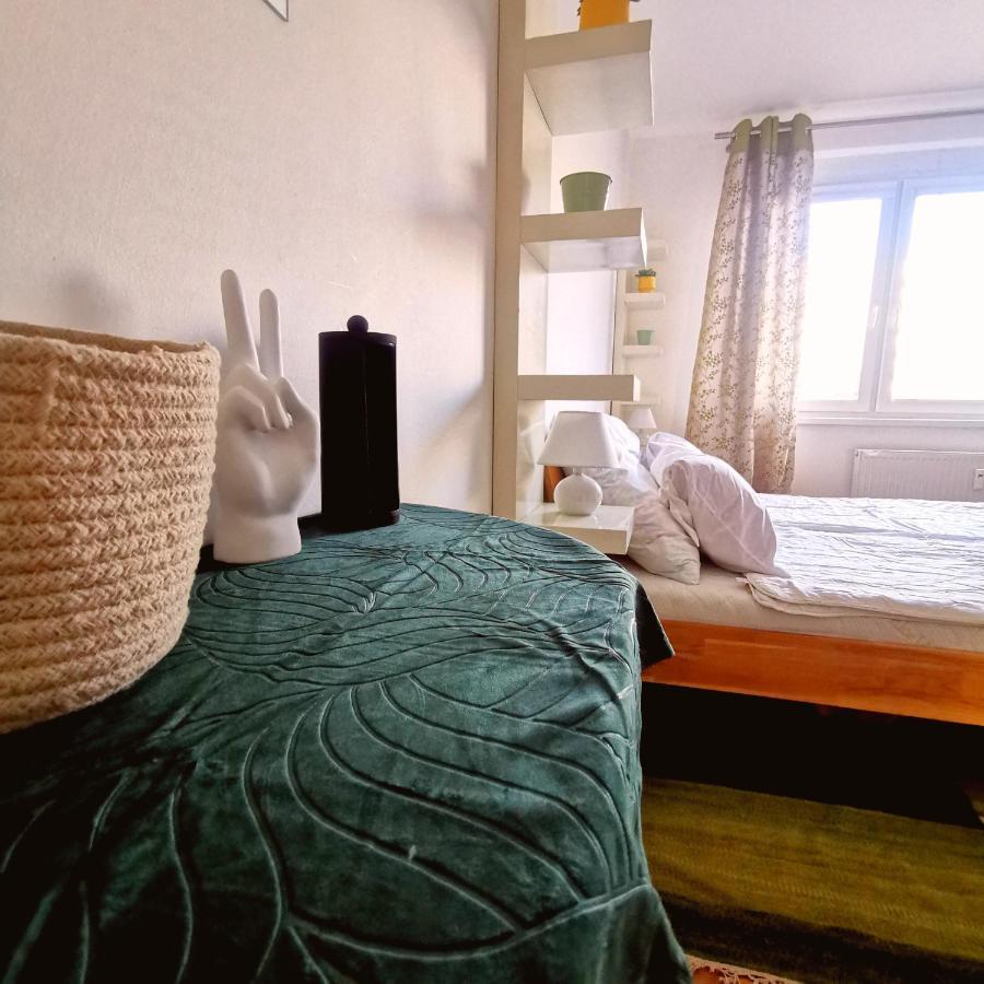Cozyhome Retro Apartment Братислава Екстер'єр фото