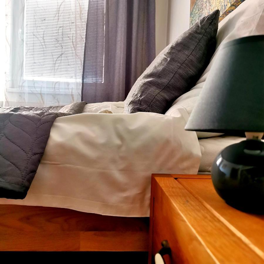 Cozyhome Retro Apartment Братислава Екстер'єр фото